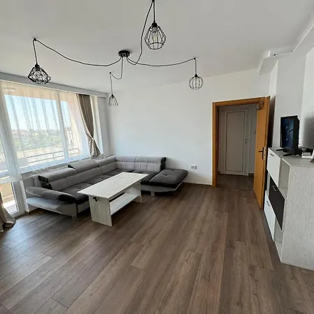 Lian Apartment *